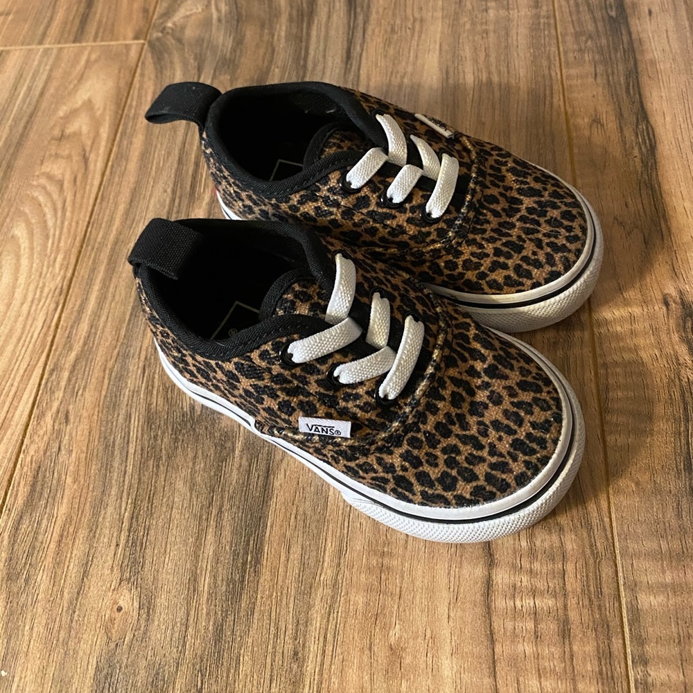 like new. (Never worn for walking) worn maybe 4 times. NO BOX.